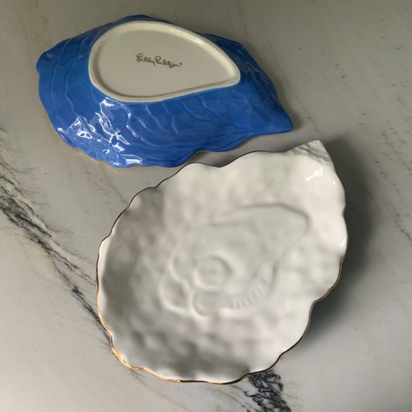Pair of Lilly Pulitzer Ceramic Oyster Appetizer Plates - Blue & White with Gold - Picture 3 of 6